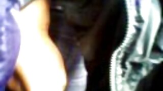 ಬಕ್ಸಮ್ ಹೊಂಬಣ್ಣದ ಚಿಕ್ ಶನೆಲ್ ಪ್ರೆಸ್ಟನ್ ಪರಾಕಾಷ್ಠೆಯನ್ನು ತಲುಪಲು ಅವಳ ಚುಕ್ಕೆಗಳನ್ನು ಉಜ್ಜುತ್ತದೆ